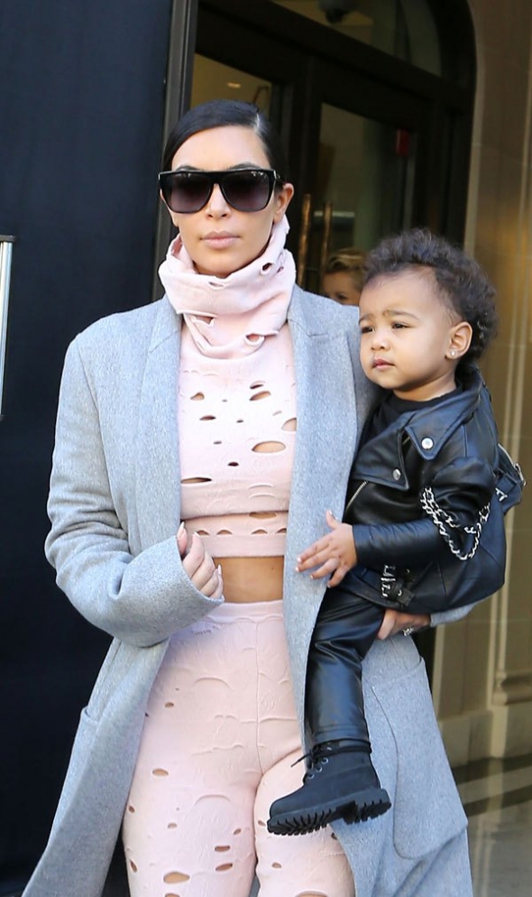 kim kardashian mit north west 01